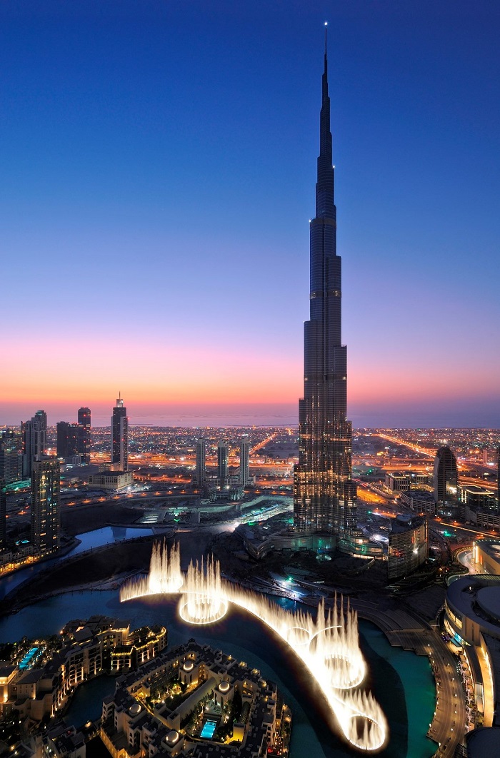 Nhà hàng cao chọc trời trên đỉnh của Burj Khalifa - nhà hàng cao nhất thế giới