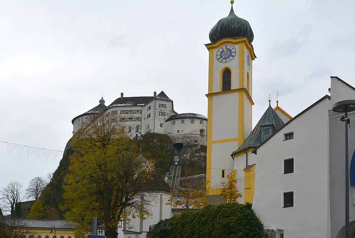 Nhà thờ thánh Vitus là điểm tham quan ở thị trấn Kufstein Áo