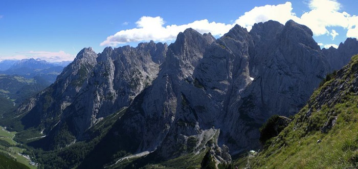 Núi Kaiser là điểm tham quan đặc sắc ở thị trấn Kufstein Áo