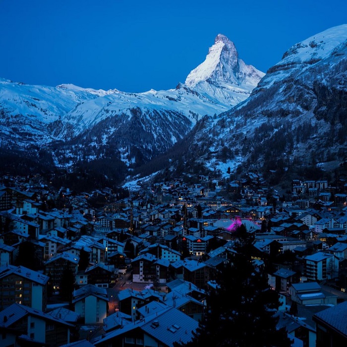 Matterhorn là một trong những ngọn núi tuyết đẹp nhất thế giới nằm cạnh một ngôi làng tuyệt đẹp