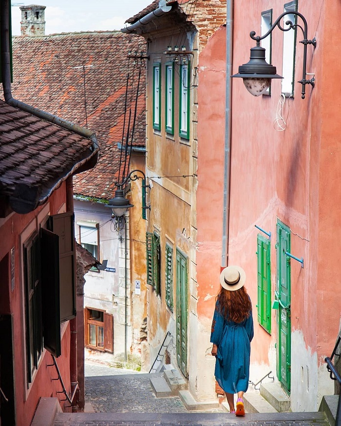 Sibiu là phố cổ đẹp trên thế giới với những bức tường mang màu sắc hoài niệm