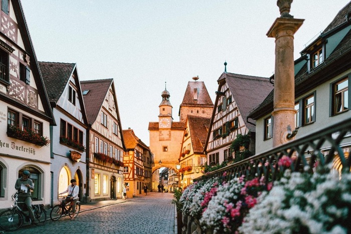 Đường phố cổ kính tại thị trấn cổ tích Rothenburg