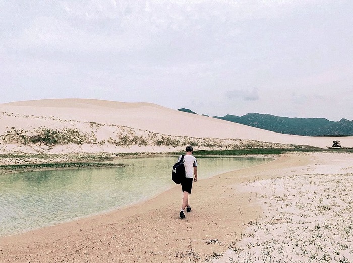 Dạo quanh những vũng nước ở đồi cát Sơn Hải Ninh Thuận 