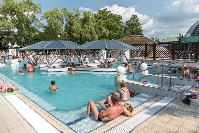 Khu tắm nước nóng địa điểm du lịch Eger