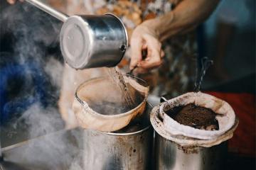 Cà phê vợt 2 Ngầu: Quán cà phê tồn tại hơn 50 năm ở An Giang