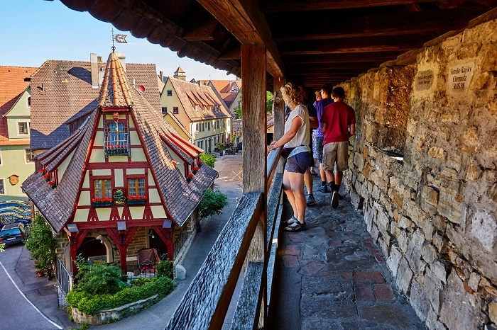 Bức tường thành thời trung cổ tại thị trấn cổ tích Rothenburg