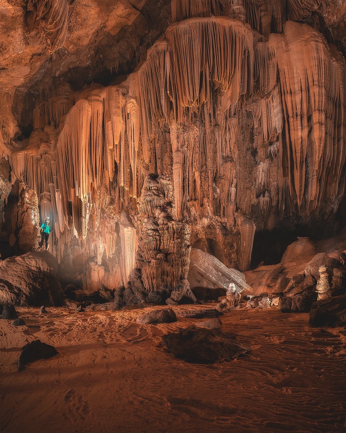 Hệ thống Hang Hung Thoòng độc đáo và đặc sắc với nhiều hang động nằm sâu trong thung lũng