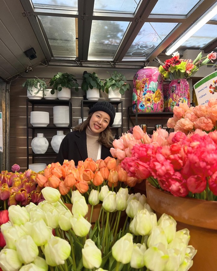 Chợ hoa Bloemenmarkt là chợ hoa nổi tiếng thế giới bán rất nhiều hoa tulip