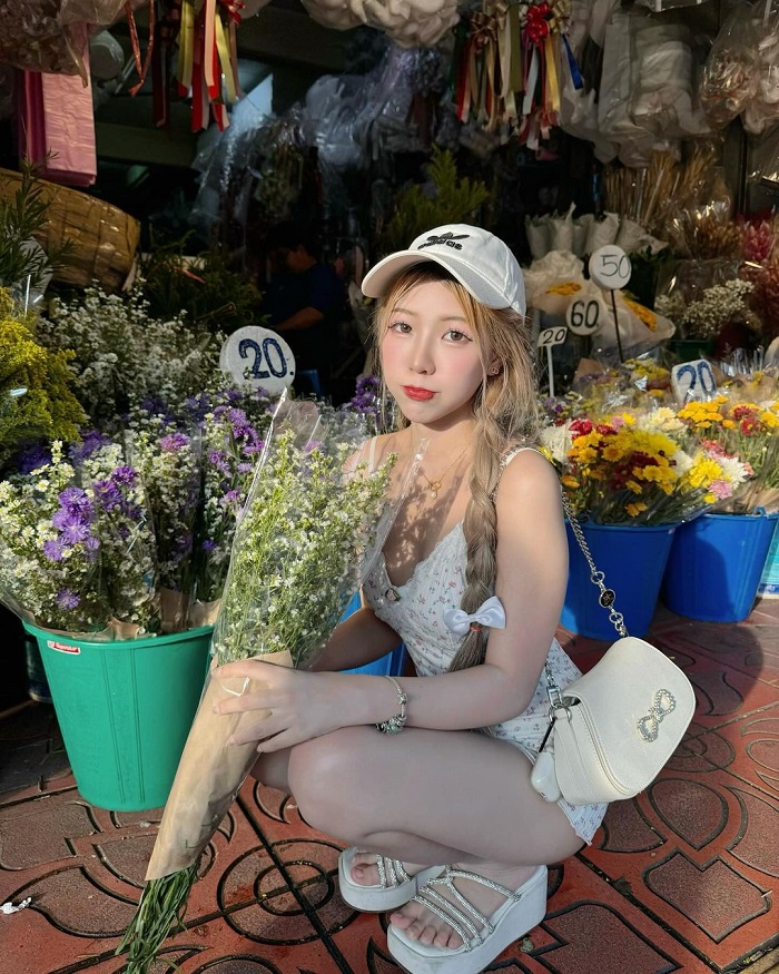 Chợ hoa Pak Khlong Talat là chợ hoa nổi tiếng thế giới bán đa dạng loài hoa