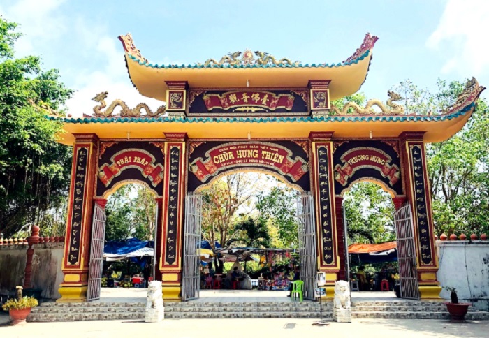 Chùa Hưng Thiện - Mẹ Đông Hải là ngôi chùa đẹp ở Bạc Liêu bên cạnh chùa Giác Hoa
