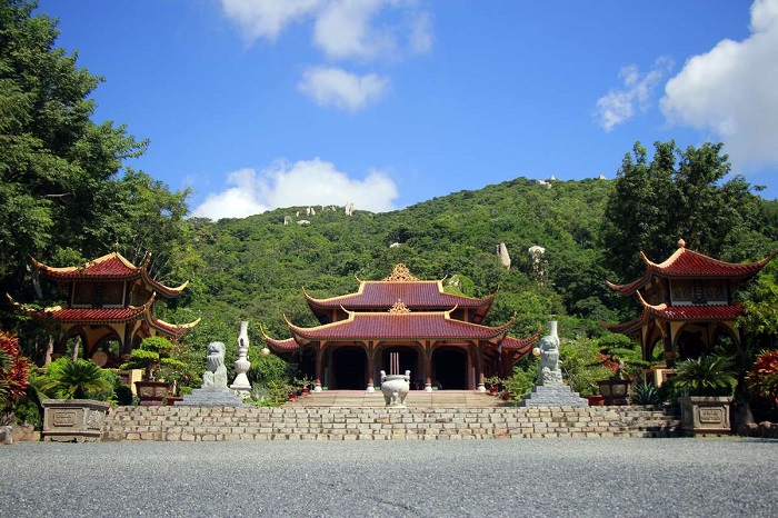 chùa Khỉ Vũng Tàu thu hút du khách