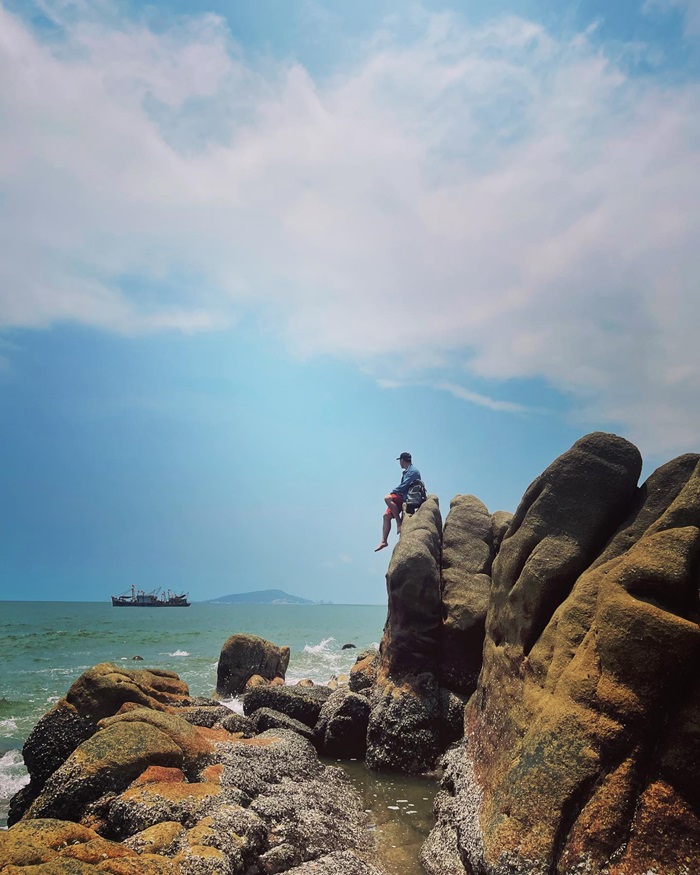 du lịch biển Hải Thanh - check in mỏm đá