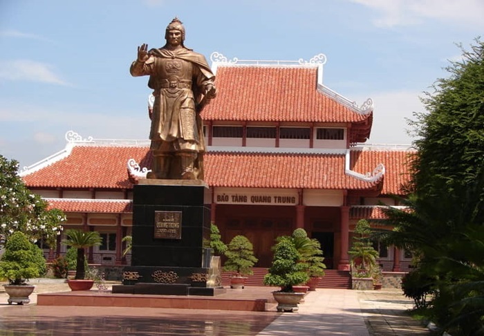 du lịch biển Hải Thanh - đền thờ Quang Trung