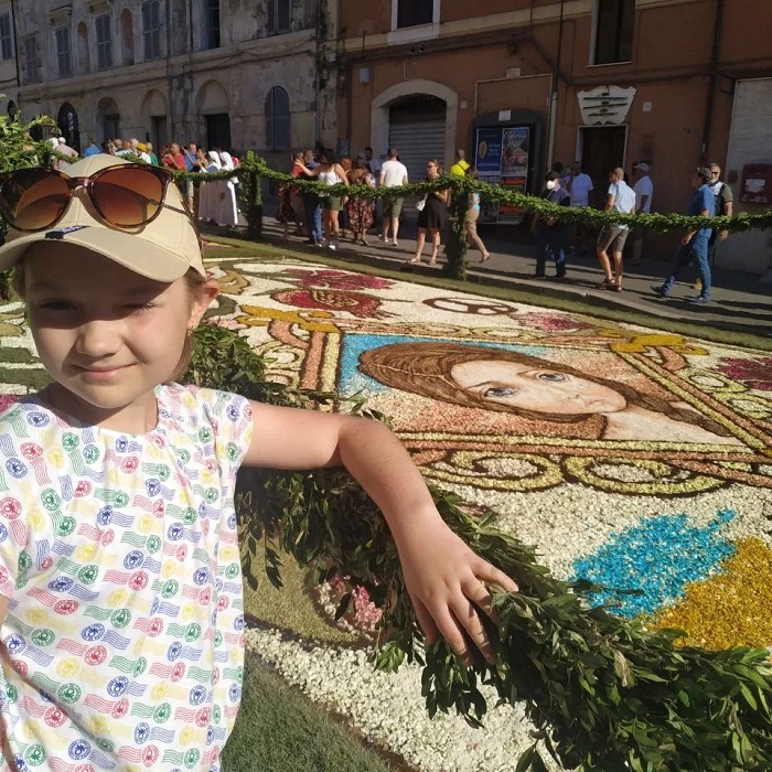 Lễ hội hoa Genzano Infiorata cũng là lễ hội mùa hè trên thế giới rất đặc sắc