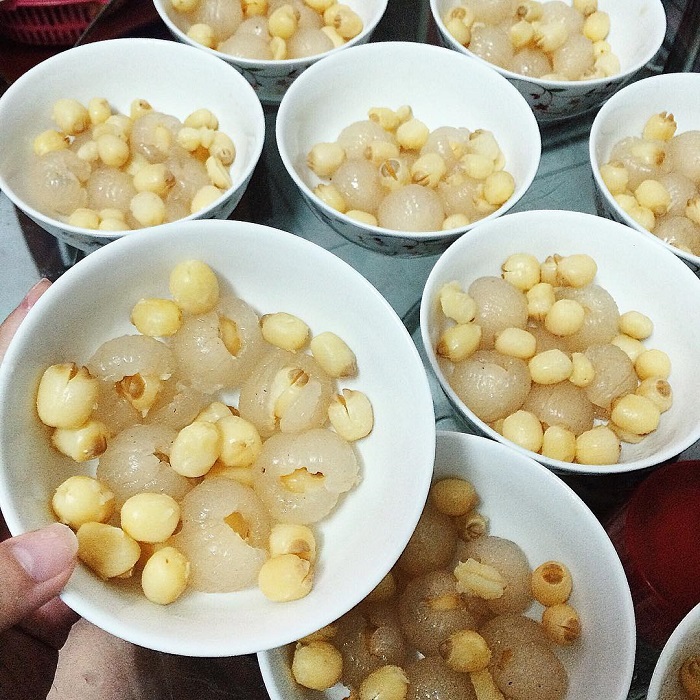 Chè long nhãn hạt sen là món chè ngon của miền Trung dễ ăn