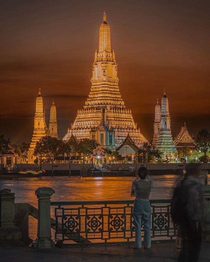 Chùa Wat Arun là ngôi chùa lớn nhất thế giới nằm tại Thái Lan