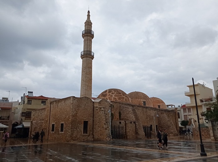 Nhà thờ Hồi giáo Neratze là địa điểm không thể bỏ lỡ khi đến thành phố Rethymno