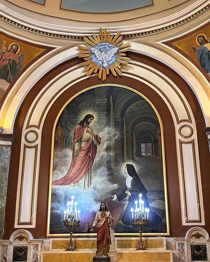 Tượng chúa Kito ở nhà thờ Metropolitan Argentina