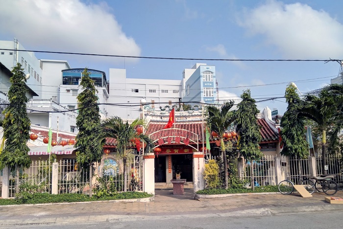 Phước Đức Cổ Miếu là ngôi chùa đẹp ở Bạc Liêu bên cạnh chùa Giác Hoa