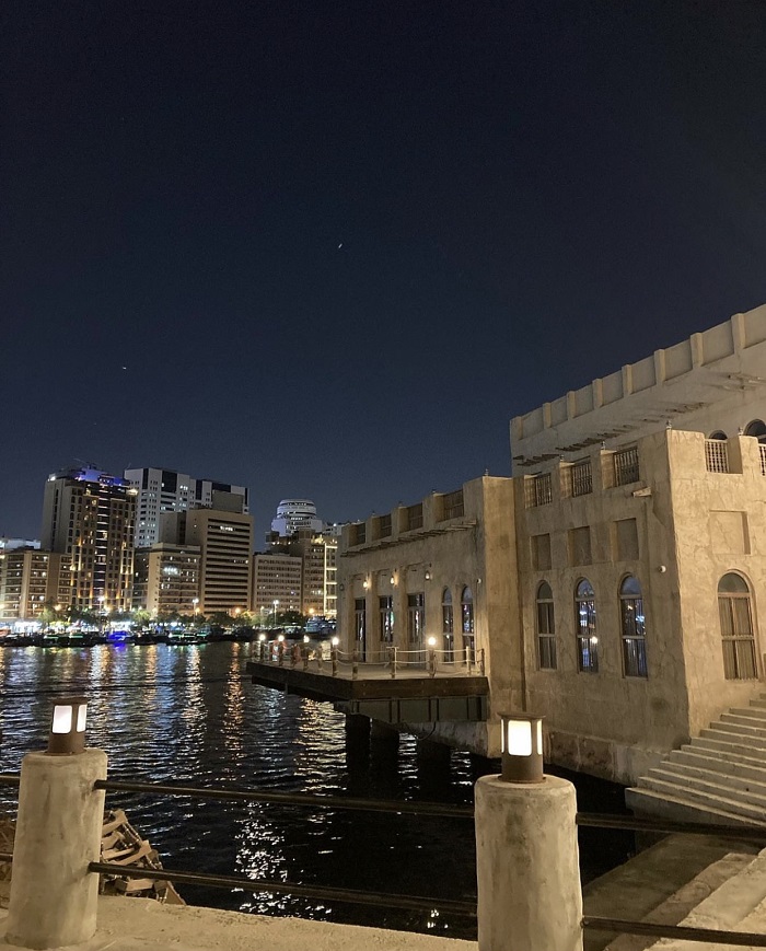 Ngắm cảnh Dubai về đêm trên lạch Dubai - khu phố Al Seef Dubai