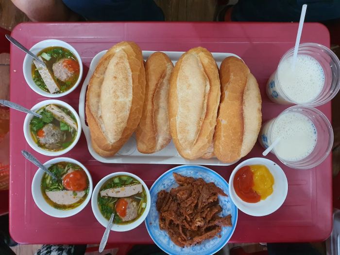 quán bánh mì xíu mại ngon ở Đà Lạt cô vân quán bánh mì xíu mại ngon ở Đà Lạt cô vân
