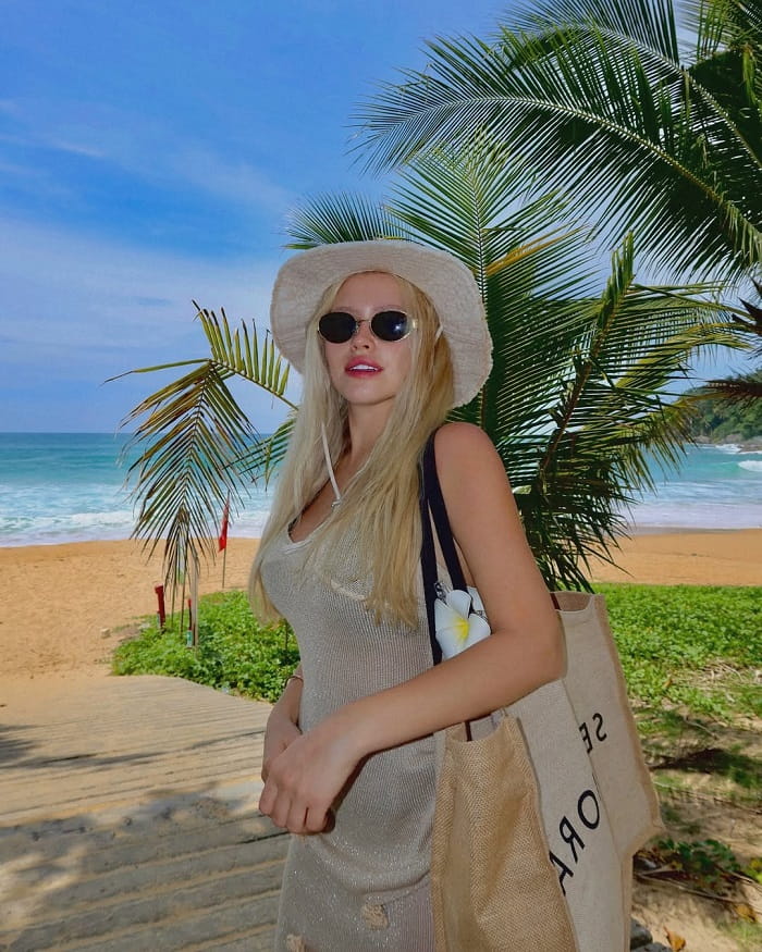 Thư giãn ở bãi biển Karon Phuket