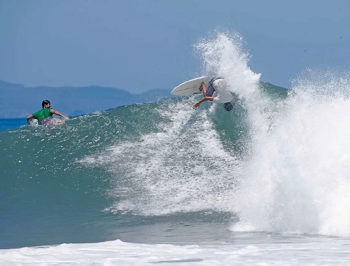 Bãi biển Keramas Bali thích hợp lướt sóng mùa nào?