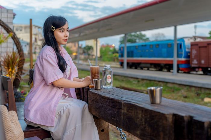 cafe đường tàu sân ga Huế 