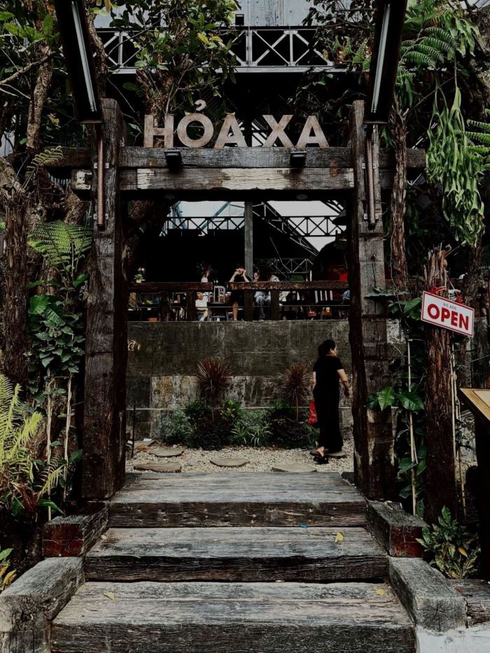 cafe đường tàu sân ga Huế 