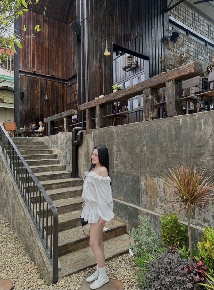 cafe đường tàu sân ga Huế 