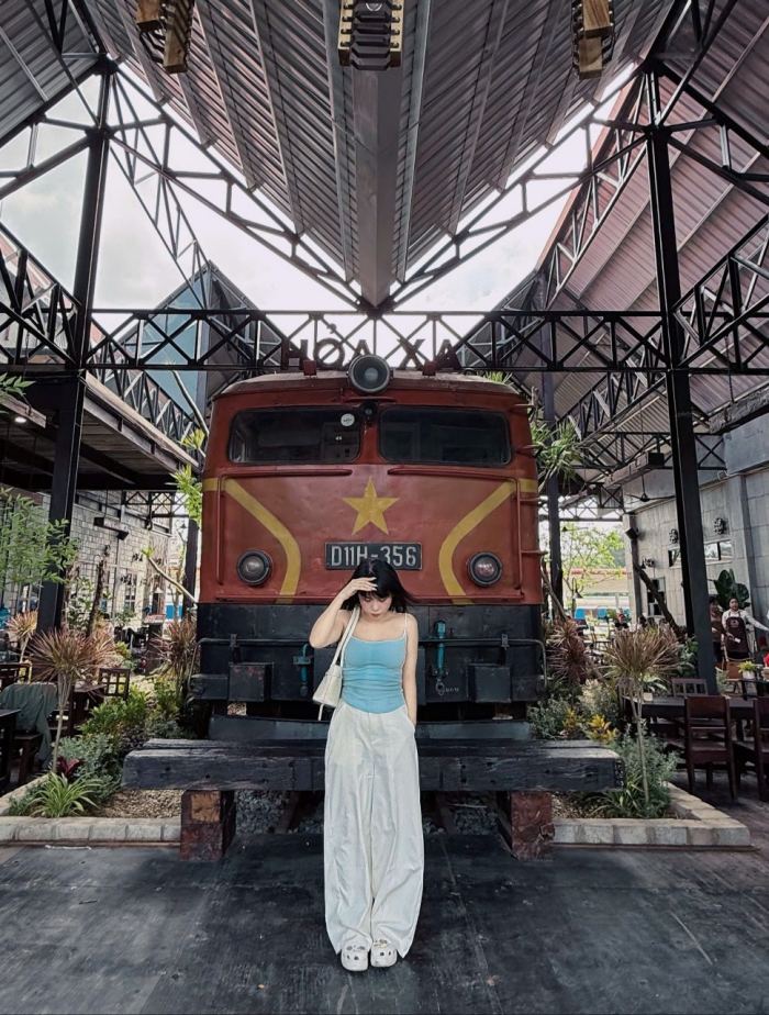 cafe đường tàu sân ga Huế 