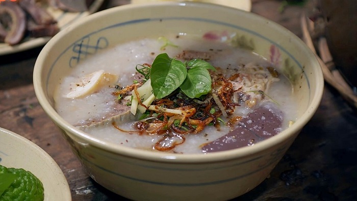 Cháo bò Tri Tôn là đặc sản nổi tiếng không kém xôi phồng An Giang