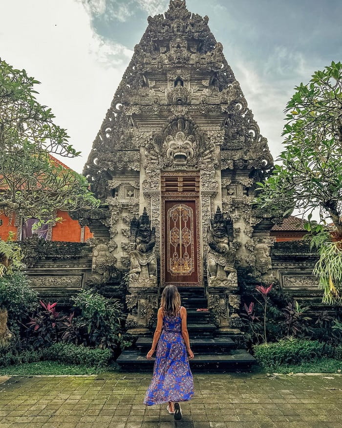 Cung điện Ubud là điểm tham quan gần Chợ truyền thống Ubud Bali