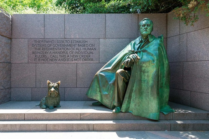 Đài tưởng niệm Franklin Delano Roosevelt là công trình nổi tiếng xung quanh hồ Tidal Basin Mỹ 