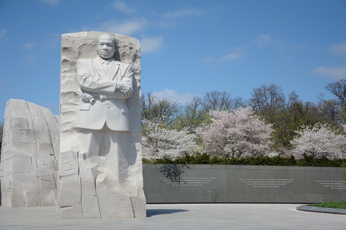 Đài tưởng niệm Martin Luther King, Jr là công trình nổi tiếng xung quanh hồ Tidal Basin Mỹ 