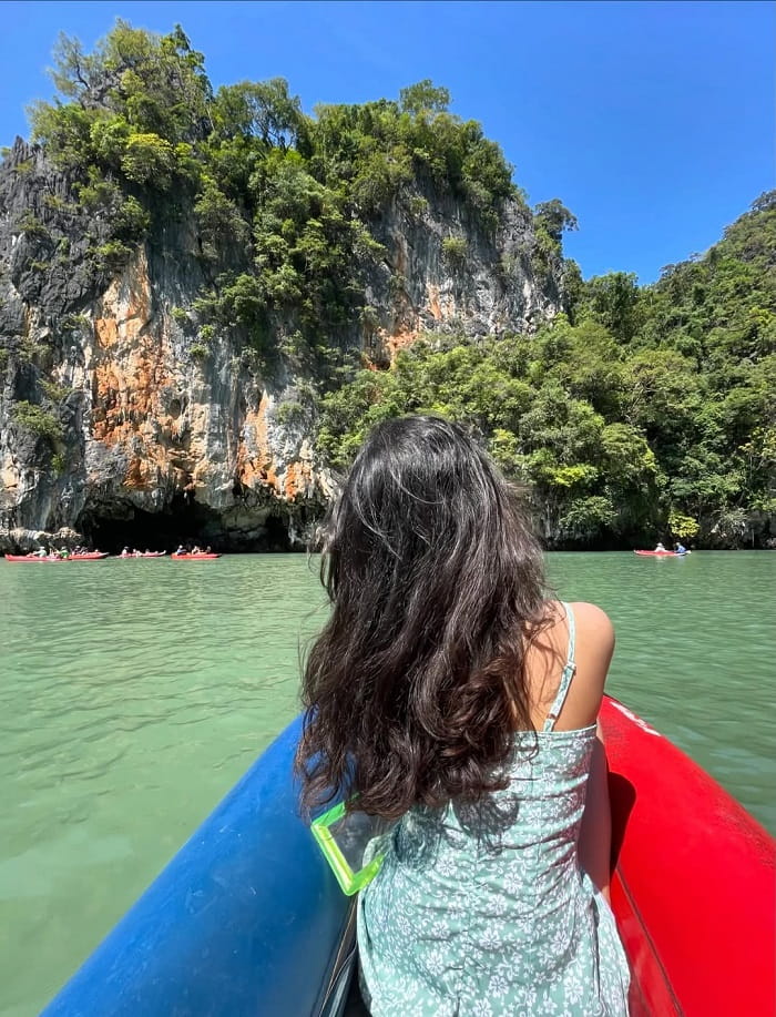 Khám phá vịnh bằng thuyền kayak là điểm nổi bật và điểm tham quan chính của đảo James Bond Thái Lan 