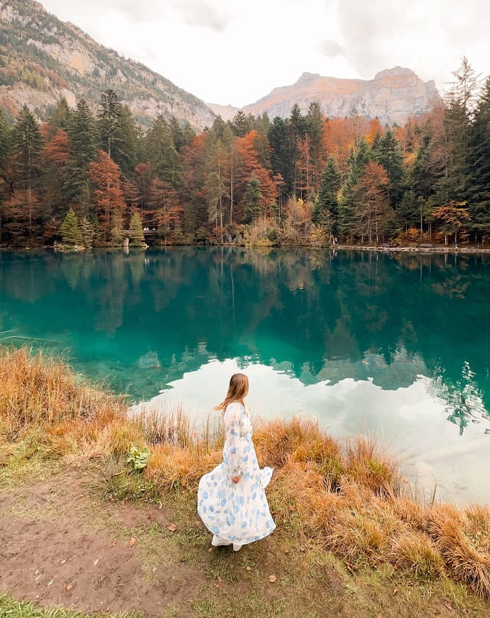 Hồ Blausee là hồ nước đẹp ở Thụy Sĩ 