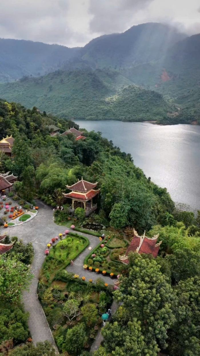 Hồ Truồi Huế bến đò