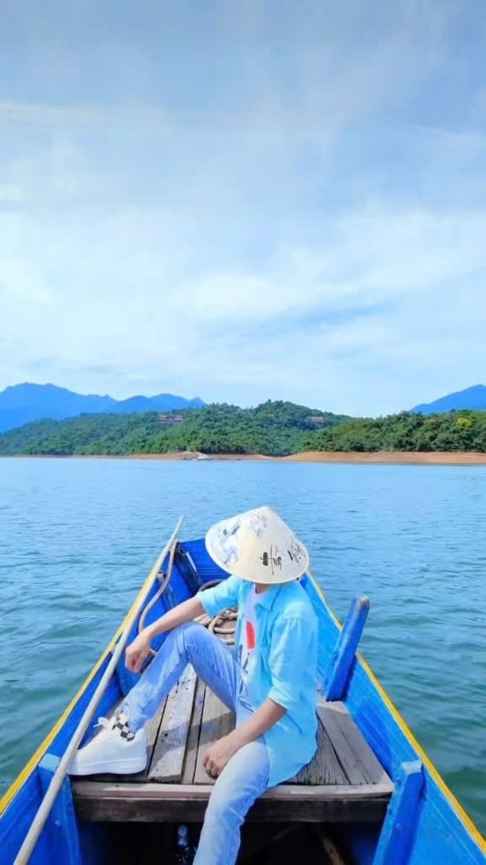 du ngoạn Hồ Truồi Huế 