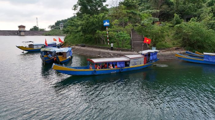 Hồ Truồi Huế bến đò