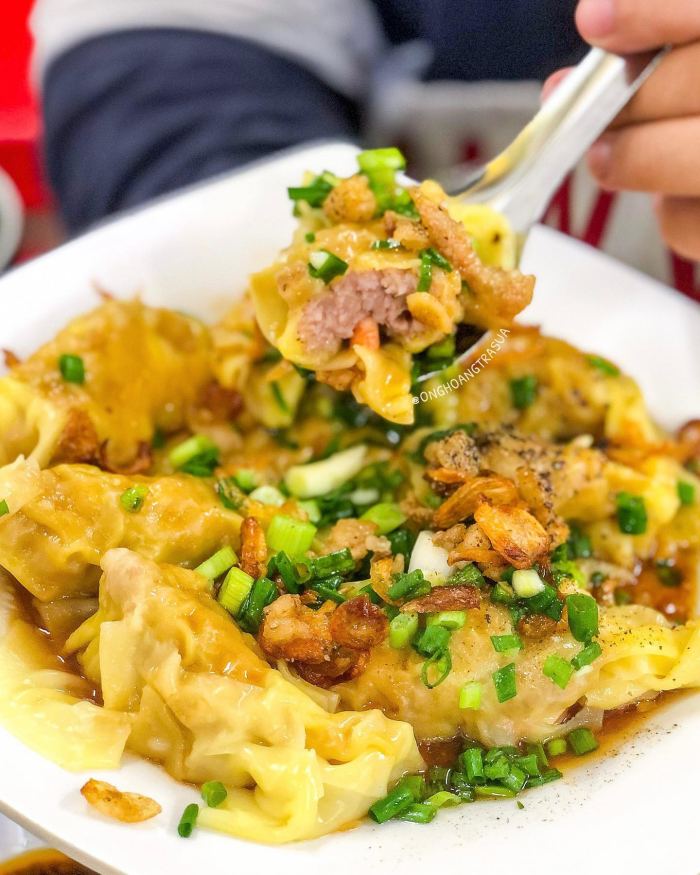 Phố ẩm thực Hà Tôn Quyền