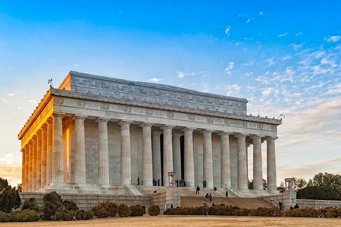 Đài tưởng niệm Abraham Lincoln là điểm du lịch gần hồ Tidal Basin Mỹ