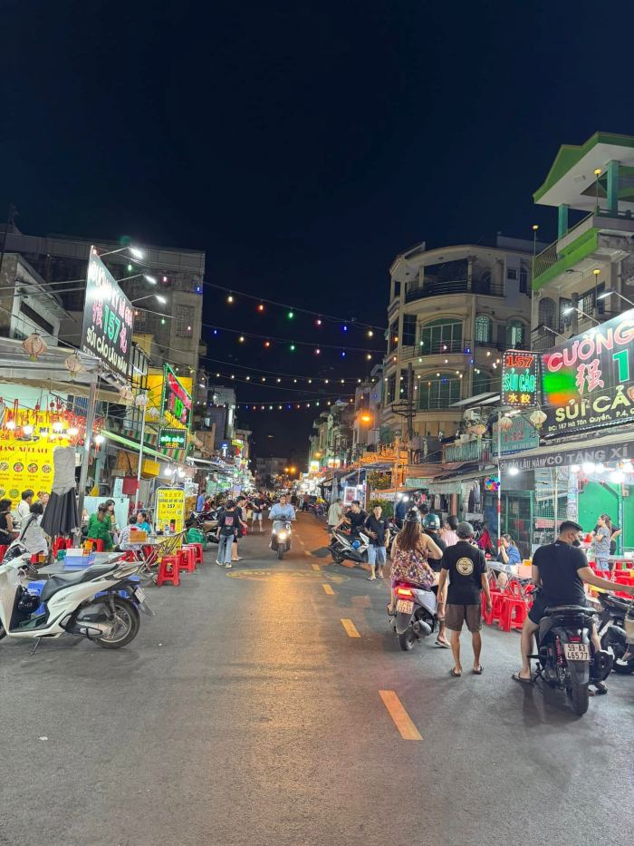 Phố ẩm thực Hà Tôn Quyền