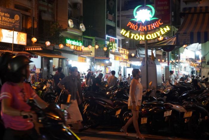 Phố ẩm thực Hà Tôn Quyền