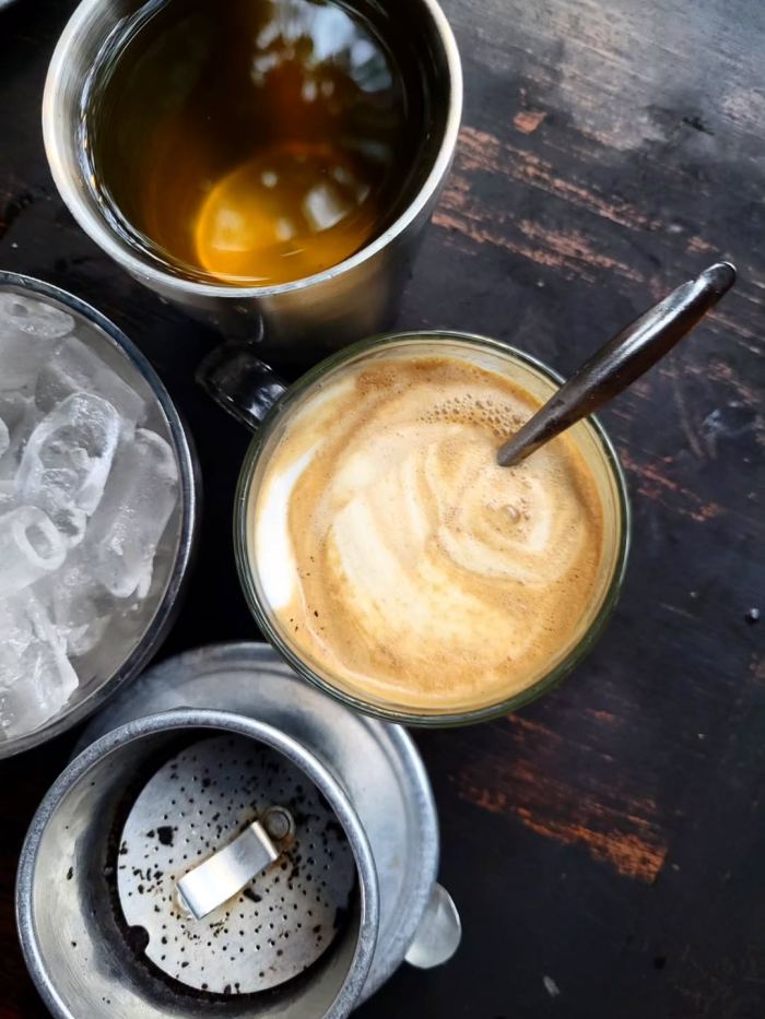 cafe đường tàu sân ga Huế 