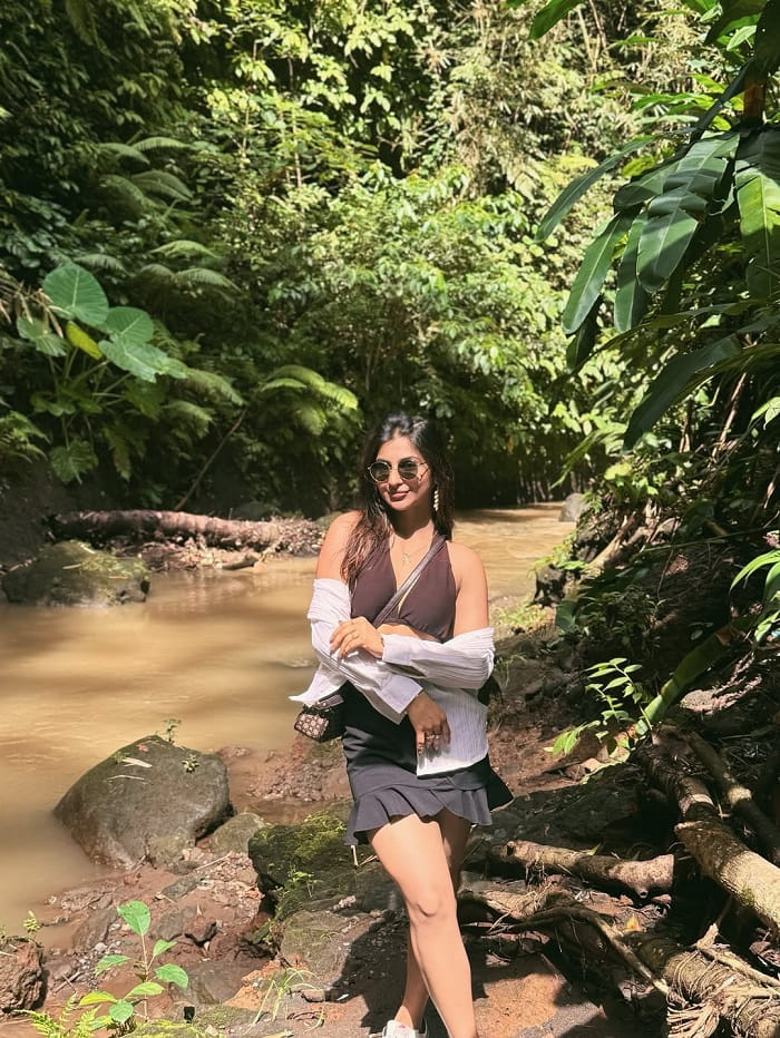 Đi bộ khám phá thiên nhiên là hoạt động thú vị tại thác Tibumana Indonesia 