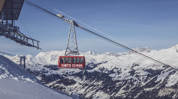 Khám phá các hoạt động du lịch hấp dẫn tại thị trấn Davos Thụy Sĩ - Đi cáp treo