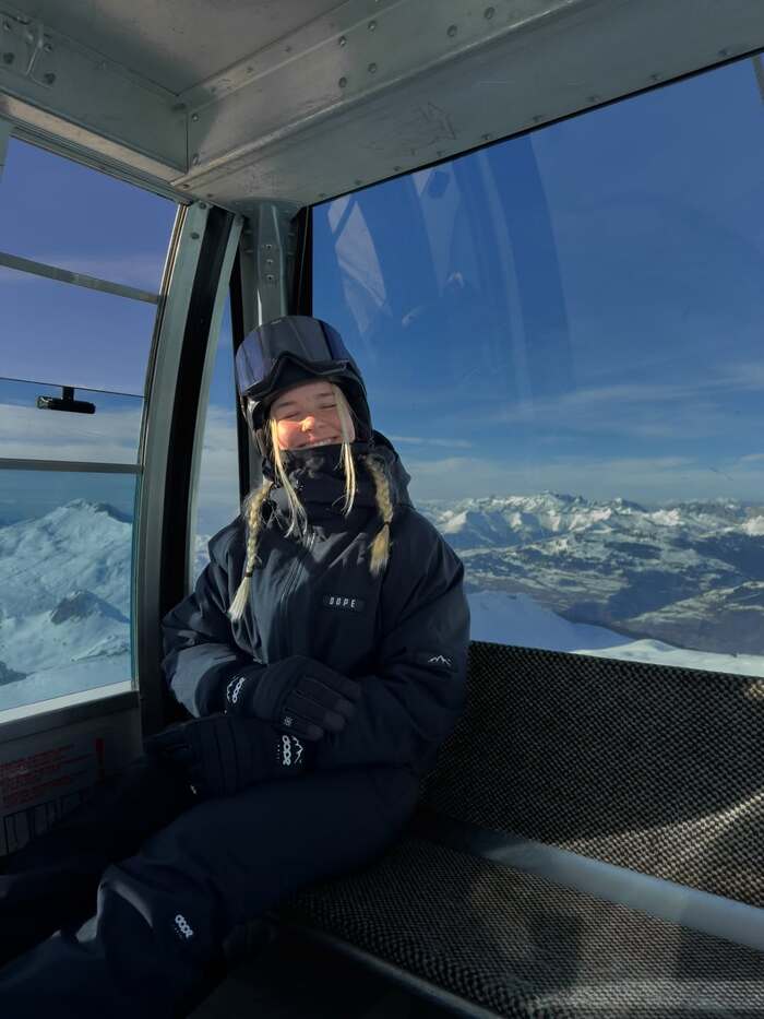 Khám phá các hoạt động du lịch hấp dẫn tại thị trấn Davos Thụy Sĩ - Đi cáp treo