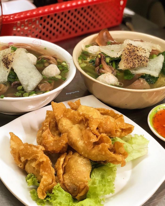 Phố ẩm thực Hà Tôn Quyền