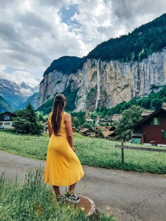 Vi vu qua làng Lauterbrunnen khi đến thị trấn Lauterbrunnen Thụy Sĩ